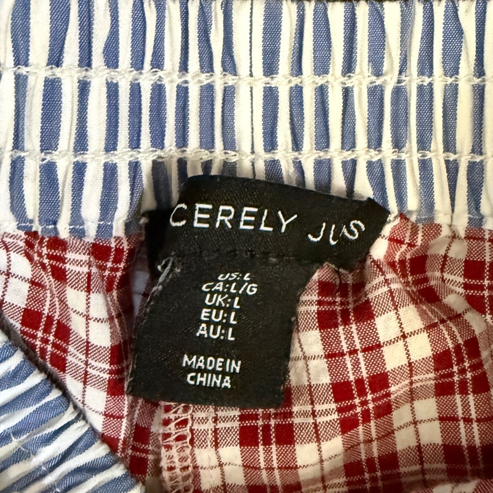 Sincerely Jules stripe, and plaid
Size large pajama set
Super wide leg - Picture 2 of 4